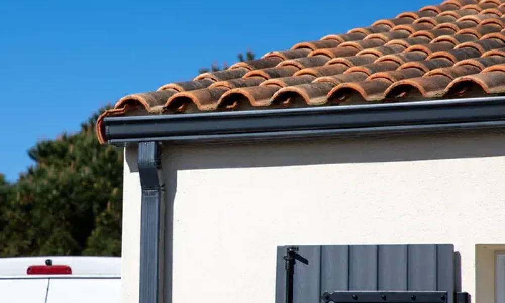 depositphotos_721480654-stock-photo-grey-gutter-guard-system-roof
