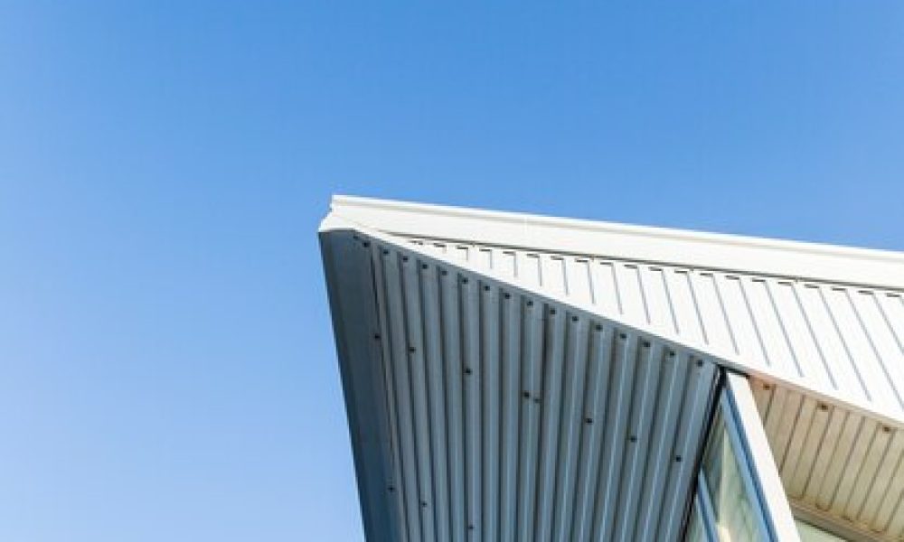 esquina-edificio-ciudad_23-2148107091